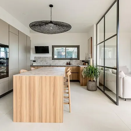 Modern House With Sea View Villa *